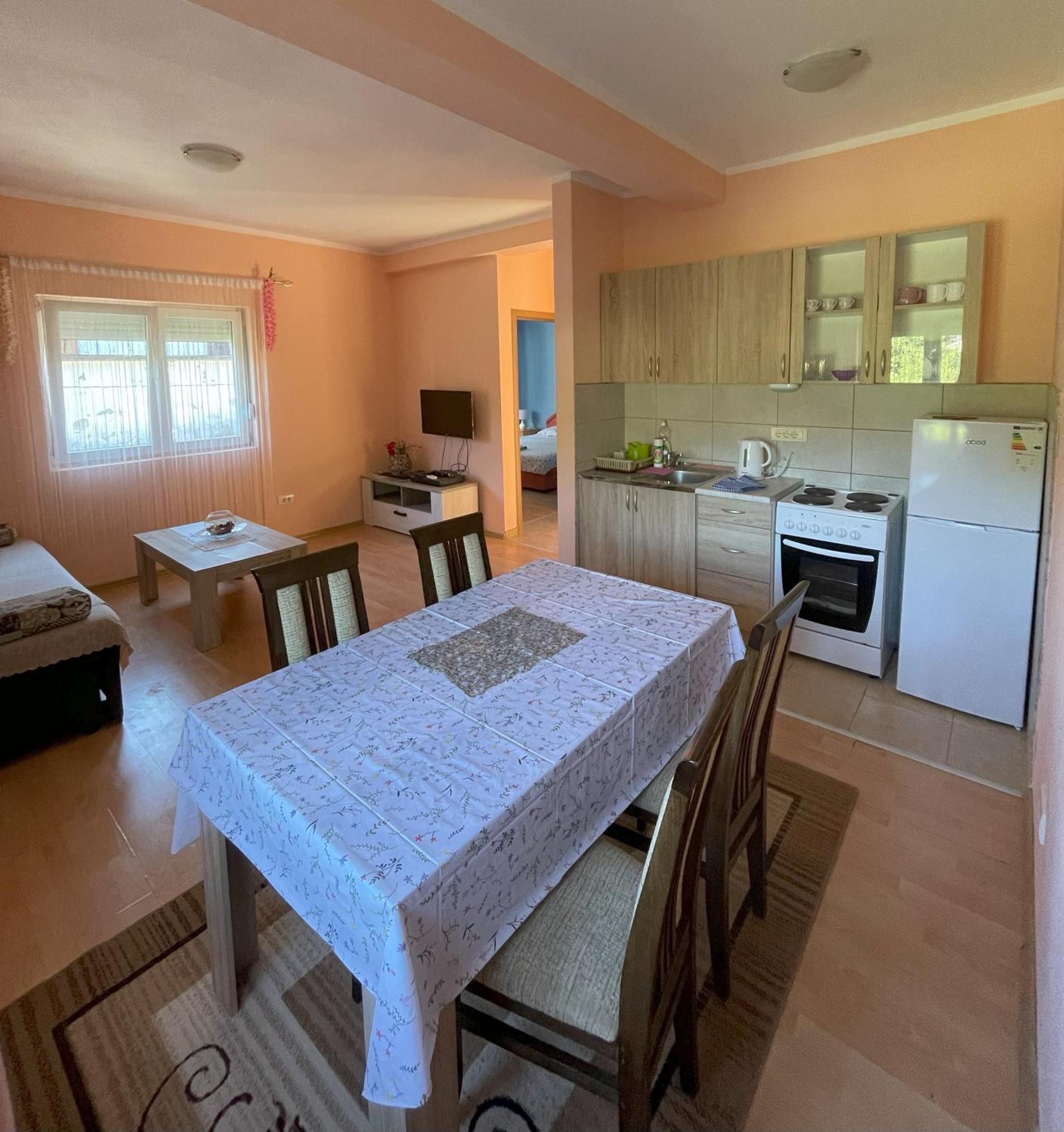 קמנארי Apartments Simic מראה חיצוני תמונה